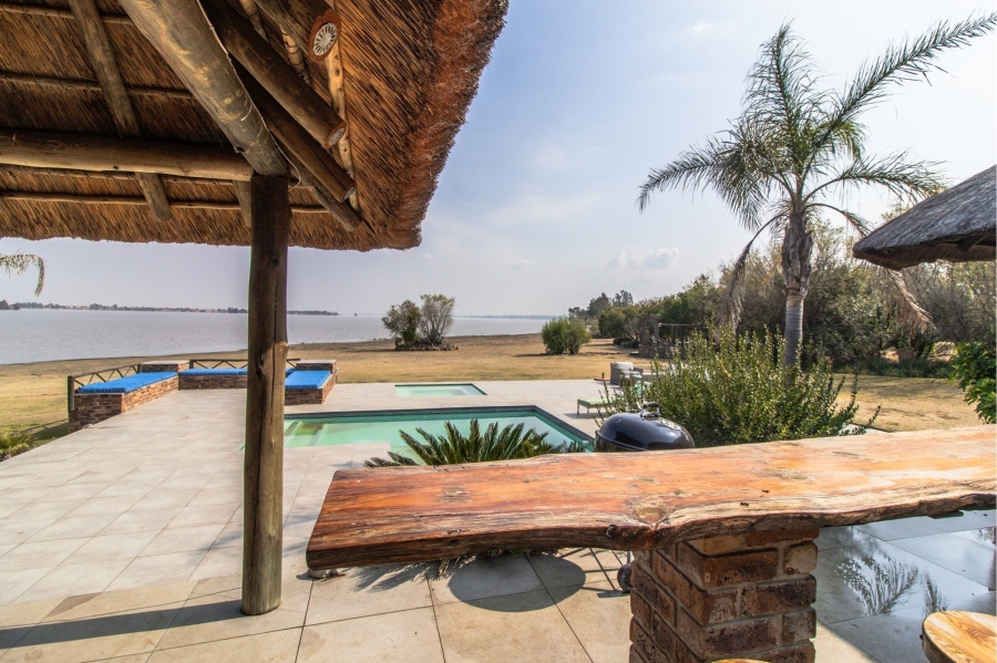 8 Bedroom Property for Sale in Oranjeville Free State